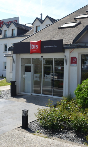 Installation portes coulissantes automatiques Hotel IBIS La Roche sur Yon