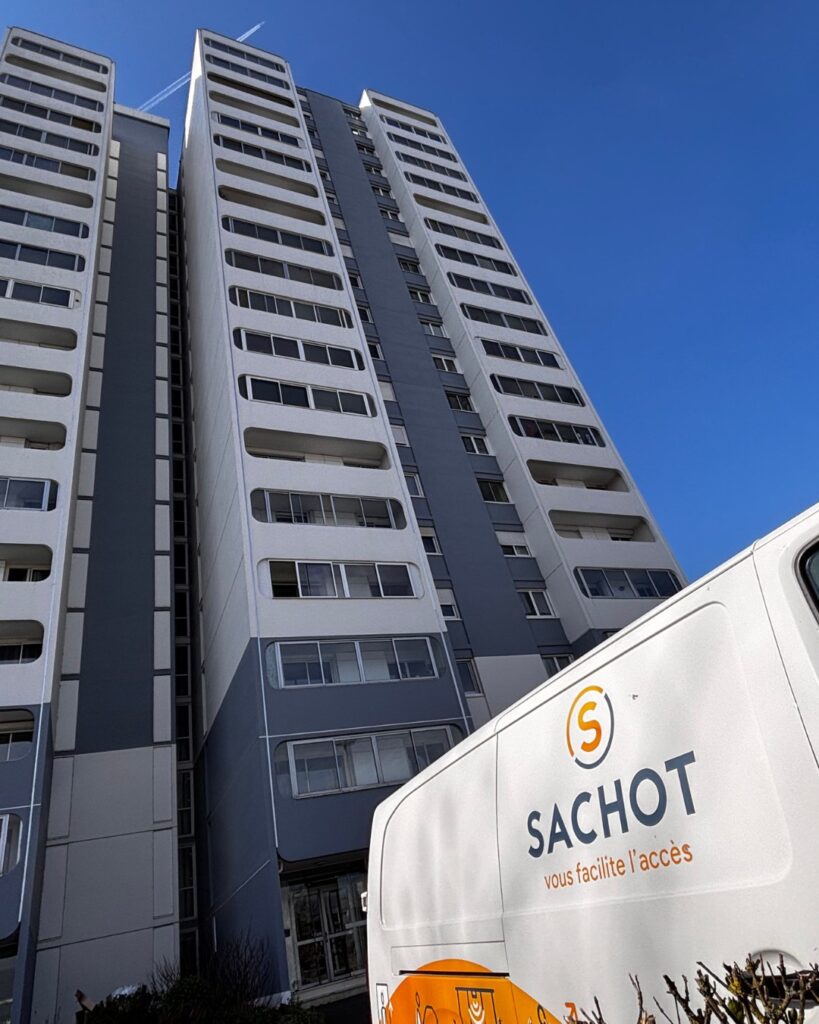 Modernisation des ascenseurs de l'immeuble du Grand Pavois à La Roche sur Yon